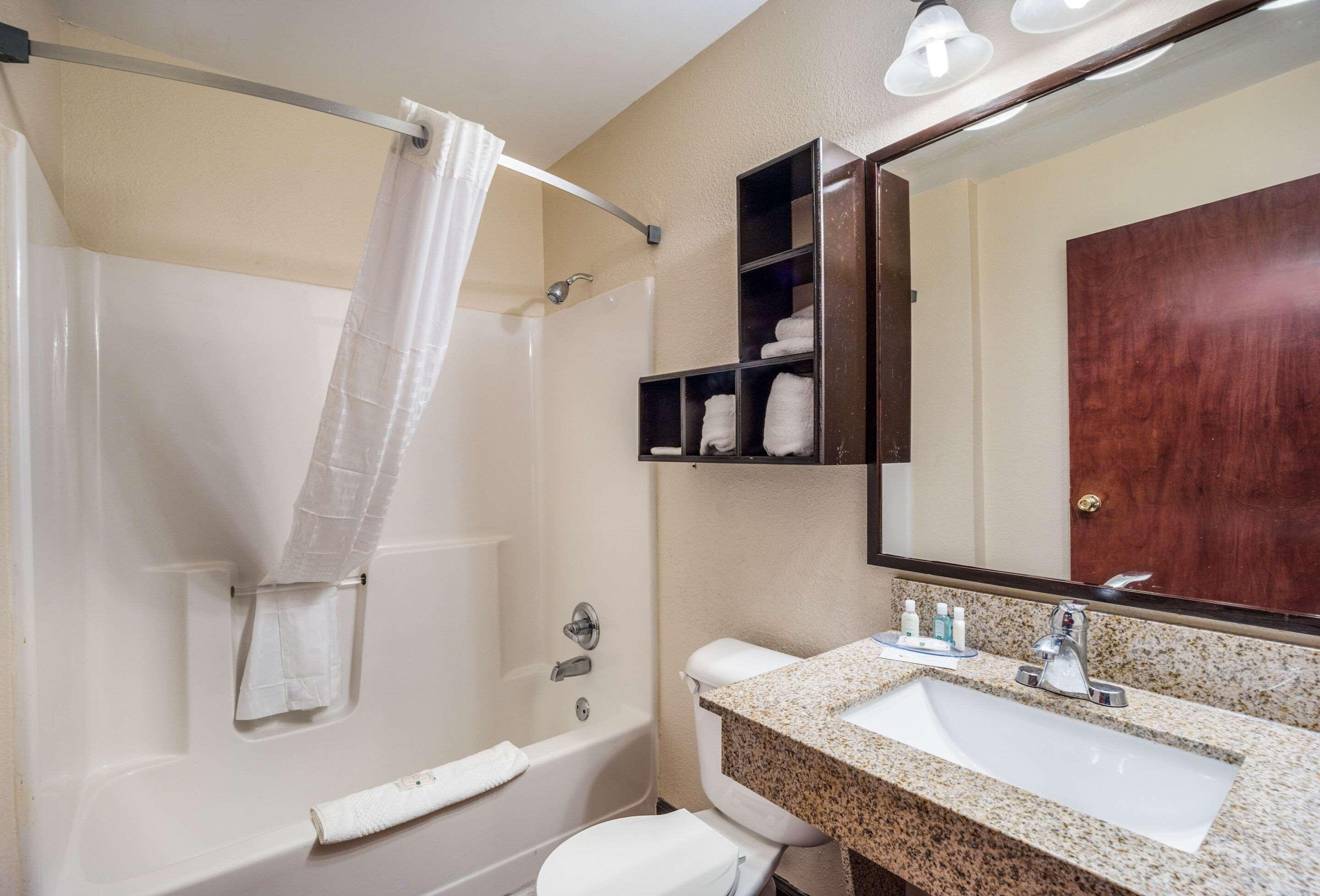 Quality Inn & Suites Augusta Fort Eisenhower Area Esterno foto