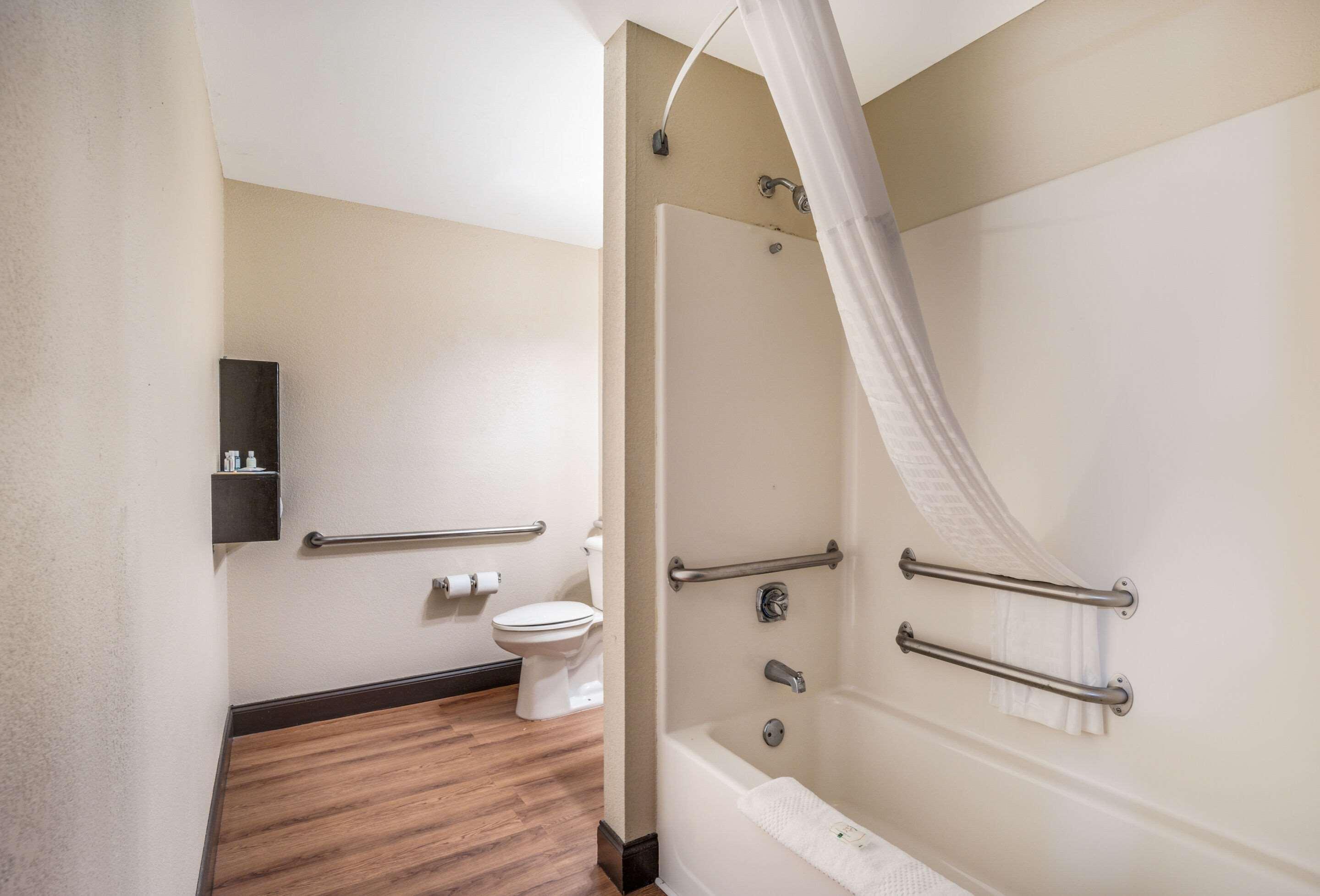 Quality Inn & Suites Augusta Fort Eisenhower Area Esterno foto