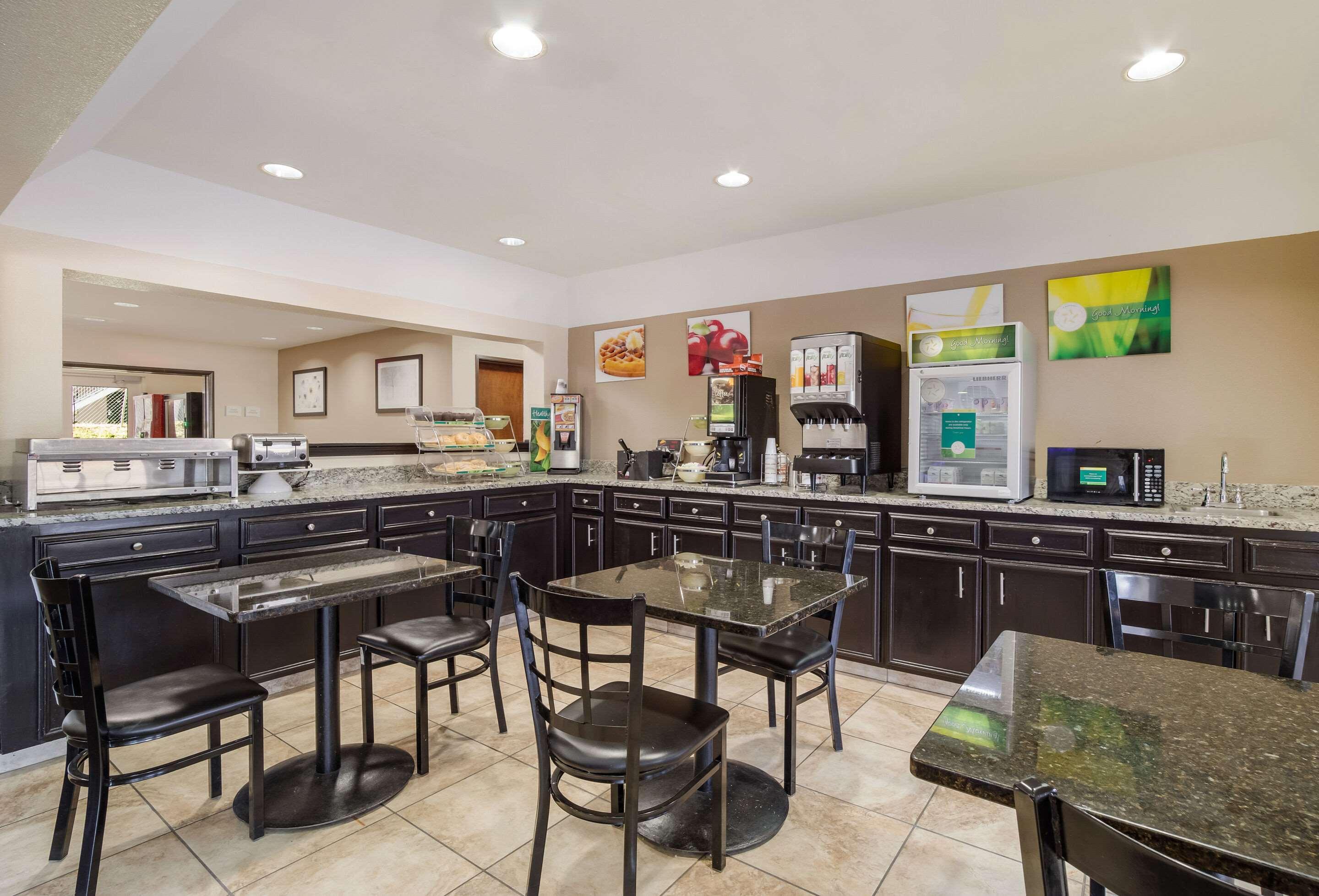 Quality Inn & Suites Augusta Fort Eisenhower Area Esterno foto